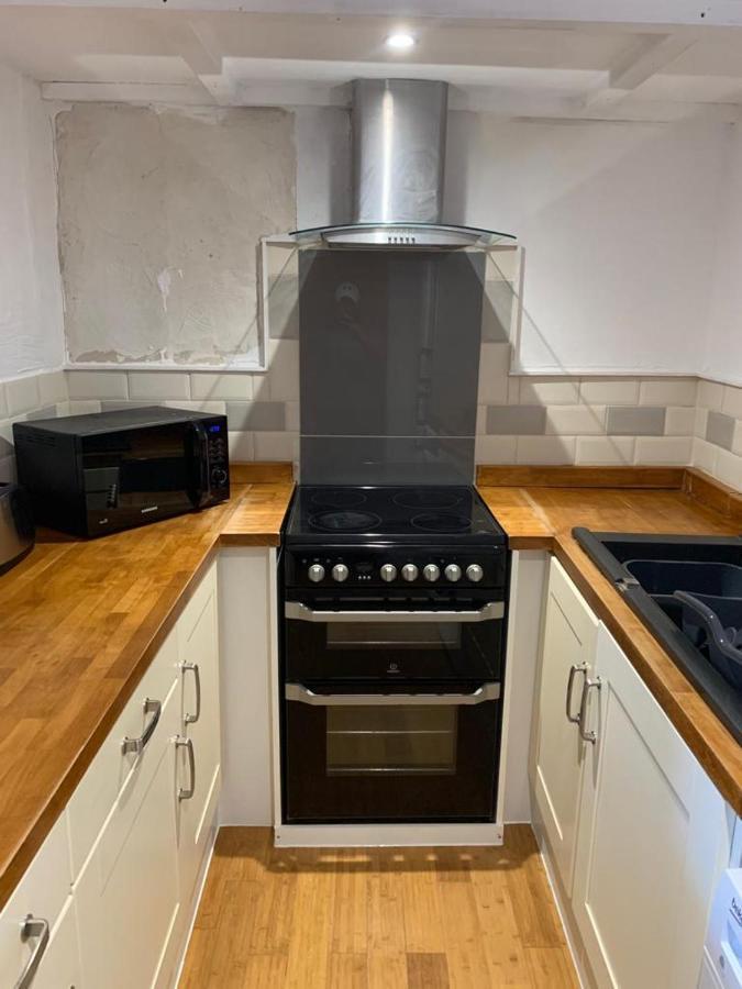 Beautiful Studio Apartment Milford Haven Esterno foto