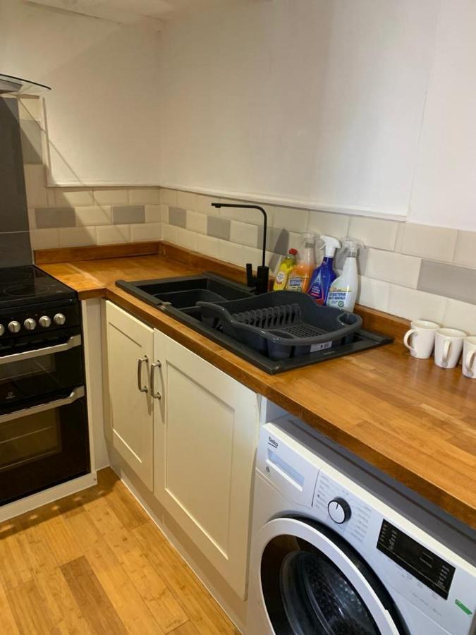 Beautiful Studio Apartment Milford Haven Esterno foto