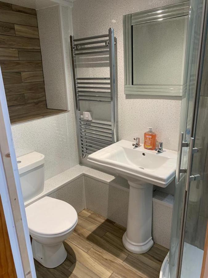 Beautiful Studio Apartment Milford Haven Esterno foto